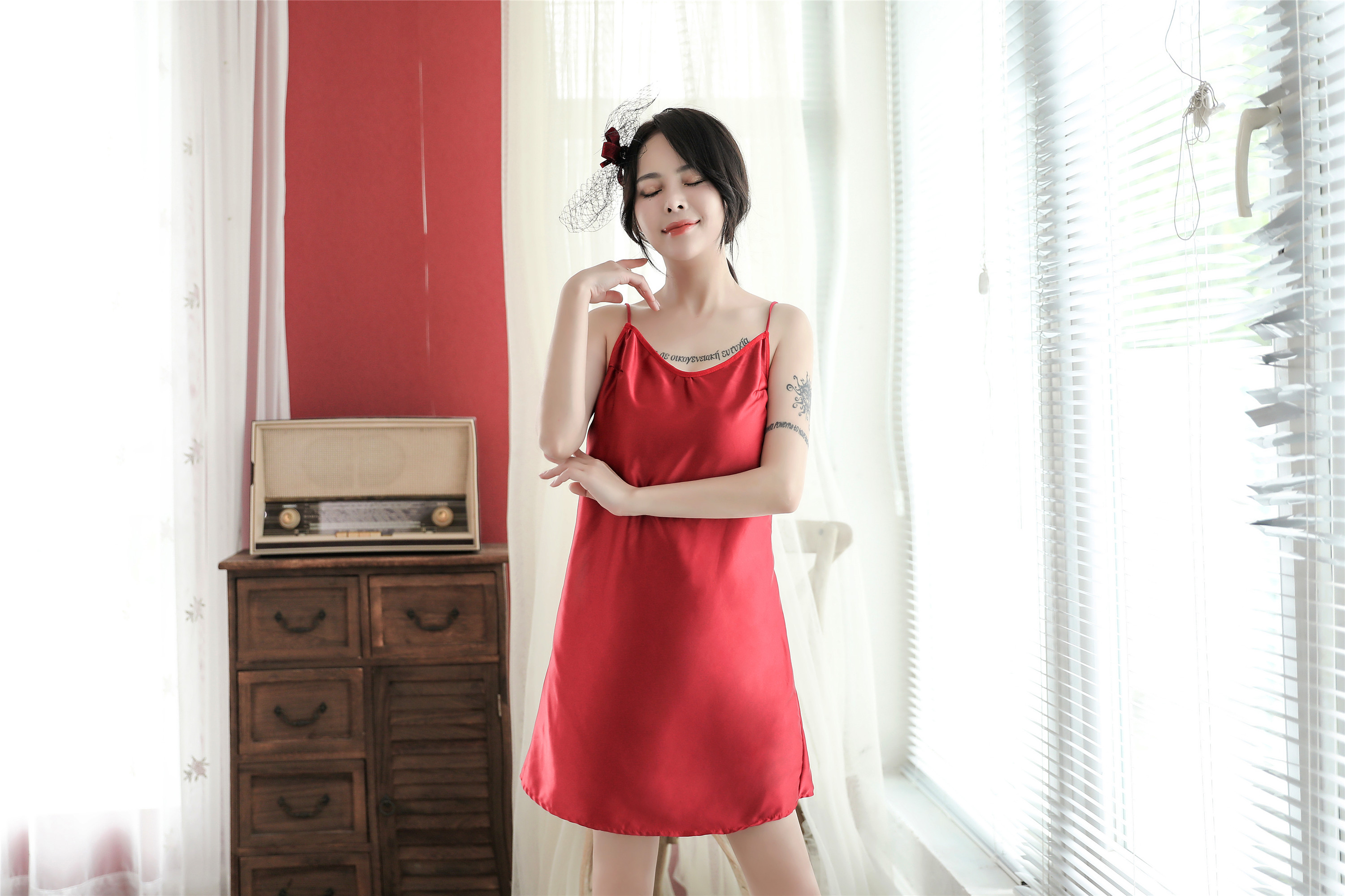 趣愛閣-成人用品情趣內(nèi)衣：香黛兒1161黑色紅色高檔吊帶睡裙情趣內(nèi)衣